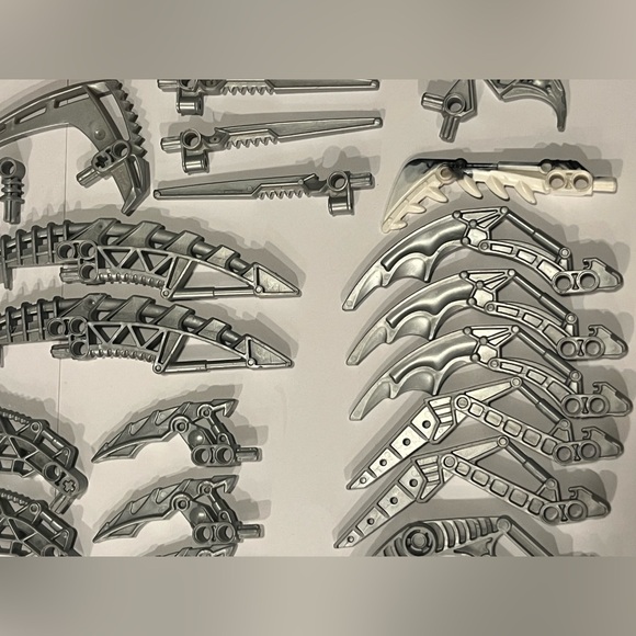Huge Set Of LEGO Bionicle Weapons Set Of 43 Items Bundle Genuine Bionicle Parts - Picture 13 of 15